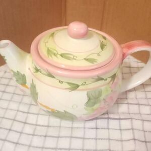Vintage Ceramic Pink Floral And Leaf Teapot